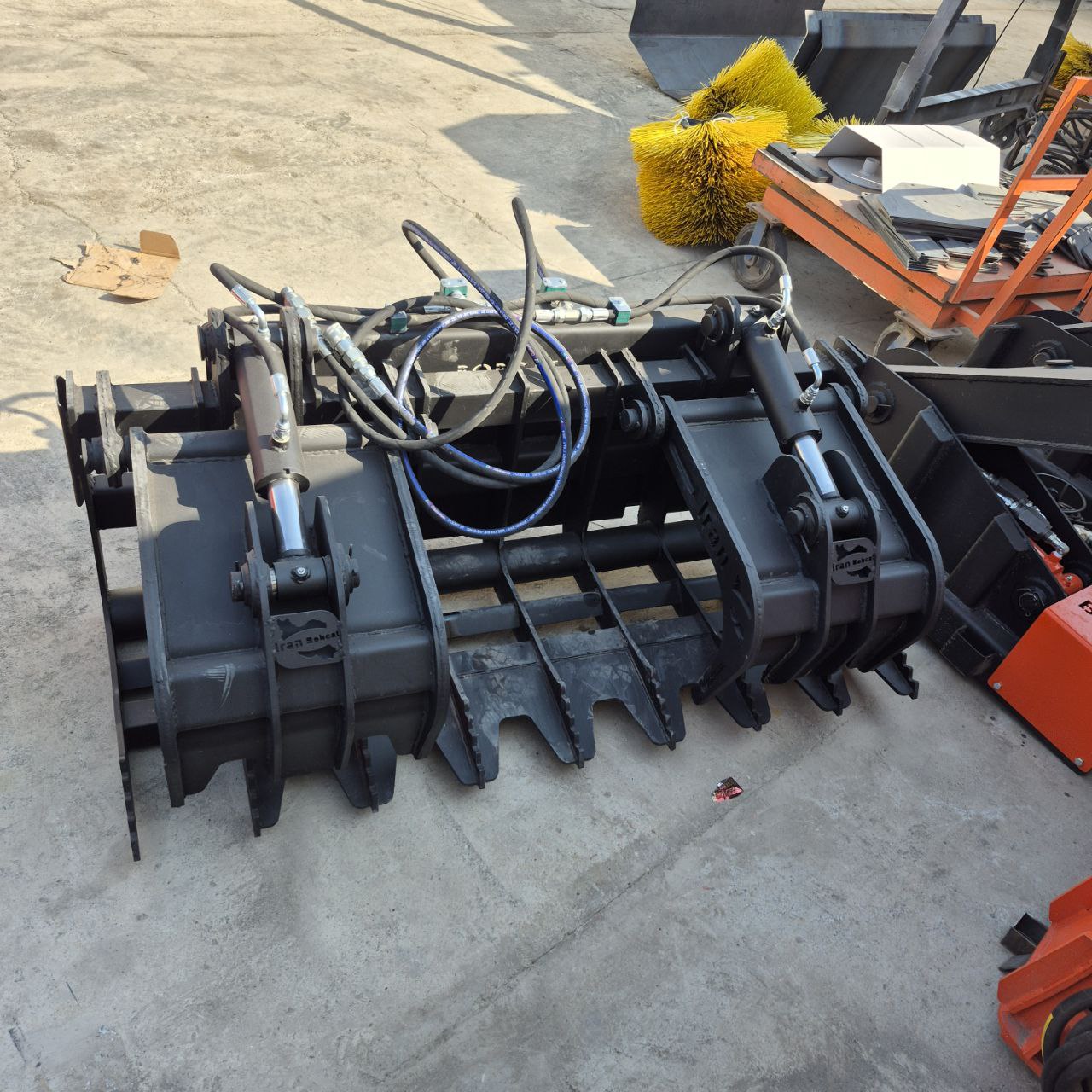 جلوبند الوارگیر مینی لودر بابکت