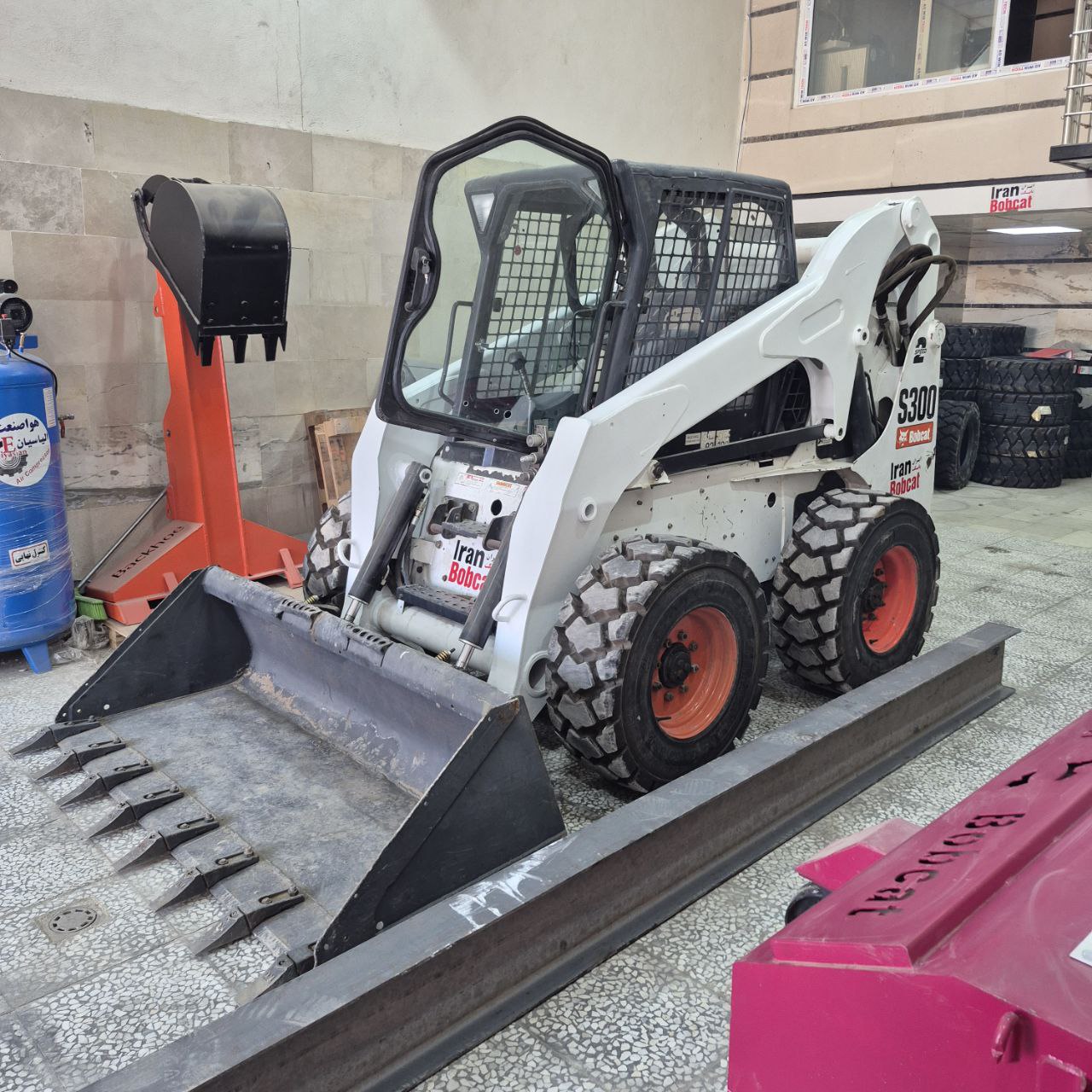 مینی لودر بابکت s300